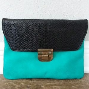 Urban Expressions Clutch